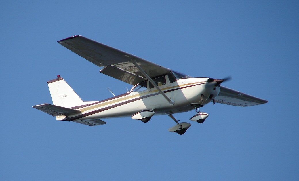Cessna 172 on final approach, gear and flaps down